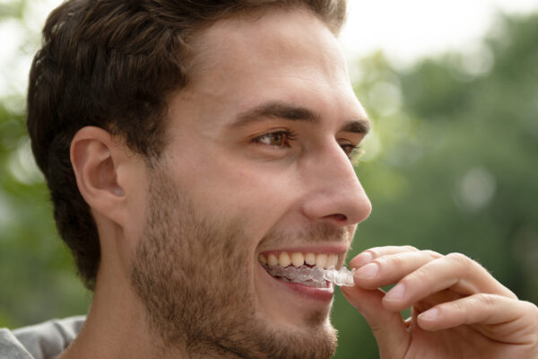 Invisalign, Clear Aligners, Ορθοδοντική Ενηλίκων, Αόρατη Ορθοδοντική